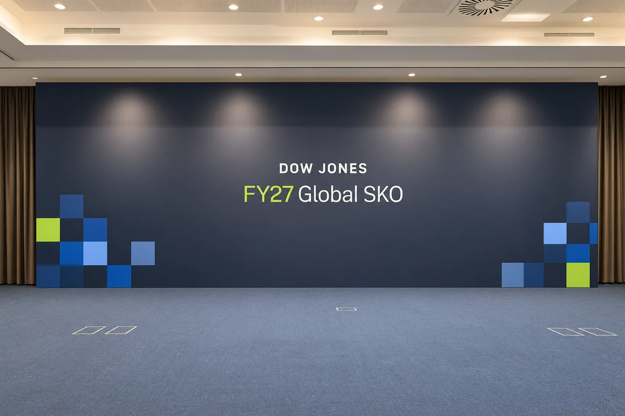 Gran gráfica de escenario para el evento corporativo Dow Jones FY27 Global SKO